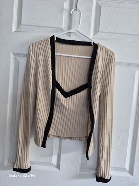 (S)Beige Ribbed Two-Piece Top with Black Trim